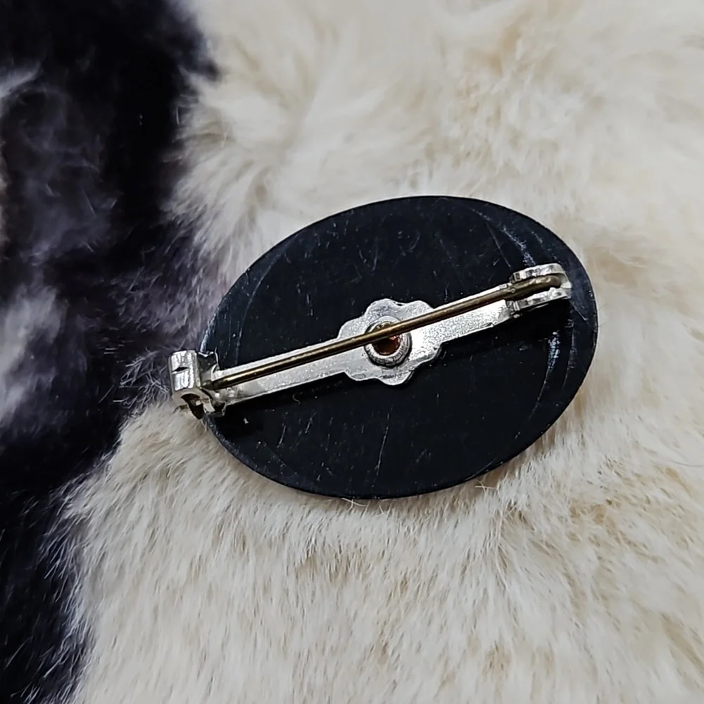 BLACK WHITE‎ CAMEO COLLECTIBLE